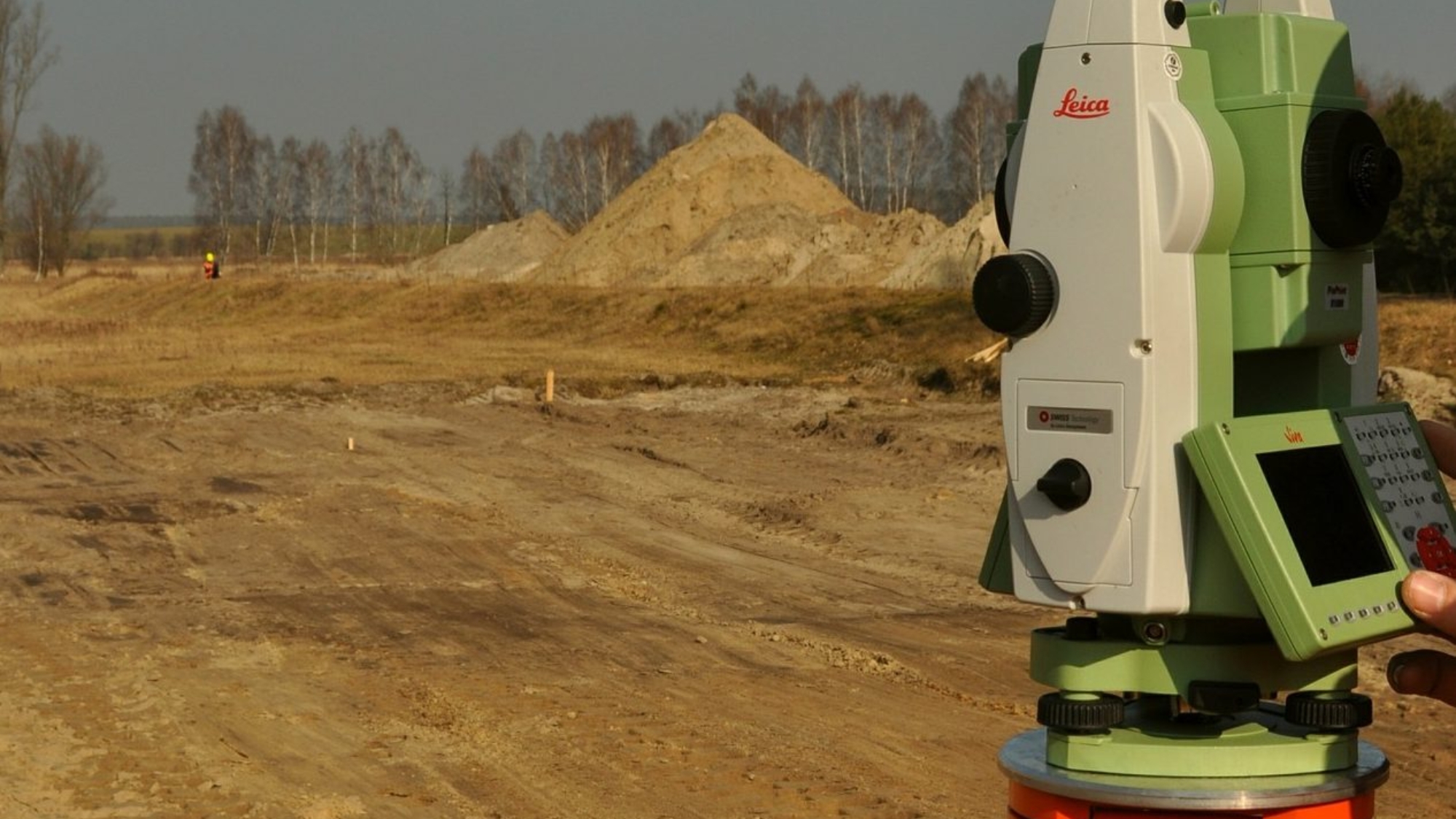 surveyor-585460_1920-e1627562431217